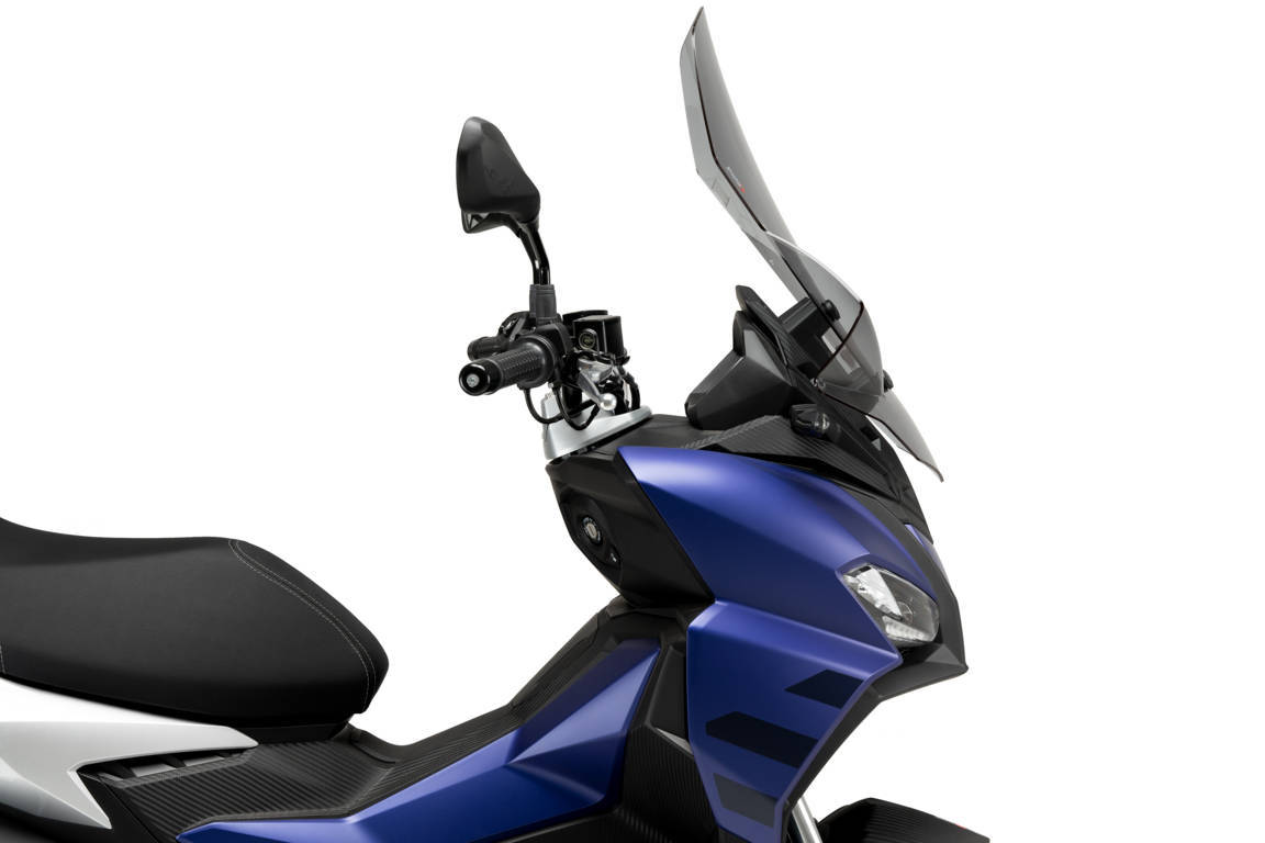 Pantalla Puig V Tech Line para Aprilia SR GT 125 3 Imagen lateral de la pantalla V Tech Line de Puig para la Aprilia sr gt 125