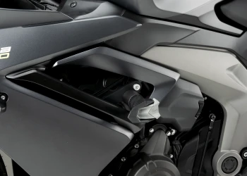 Protector de motor R19 de Puig diseñado para la inglesa Triumph Daytona 660. 1 PROTECTOR MOTOR R19 TRIUMPH DAYTONA 660 24' C/NEGR