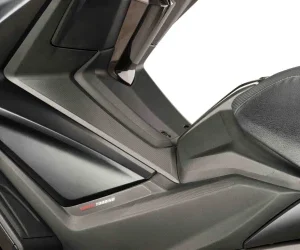 Protector Scratch Saver DE pUIG Para la Honda Forza 750 de 2025.