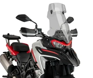 Cúpula Puig Touring con visera en color ahumado para la Benelli Trk 702 de 2025